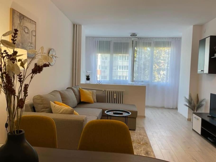 Mav Bucharest Lägenhet Exteriör bild